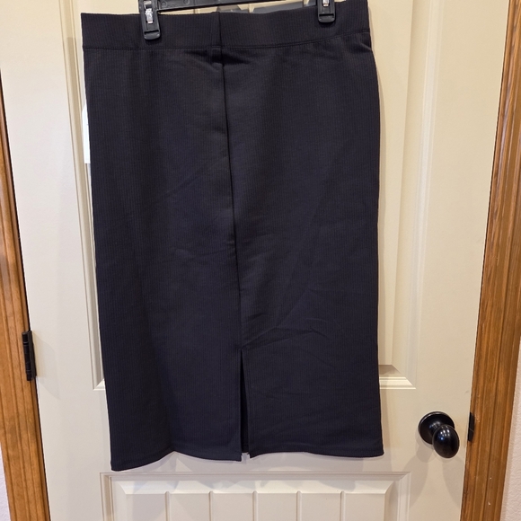 Black Ribbed Knit Pencil Skirt - Size Large (12-14) New Closet Staple Versatile - Picture 5 of 8